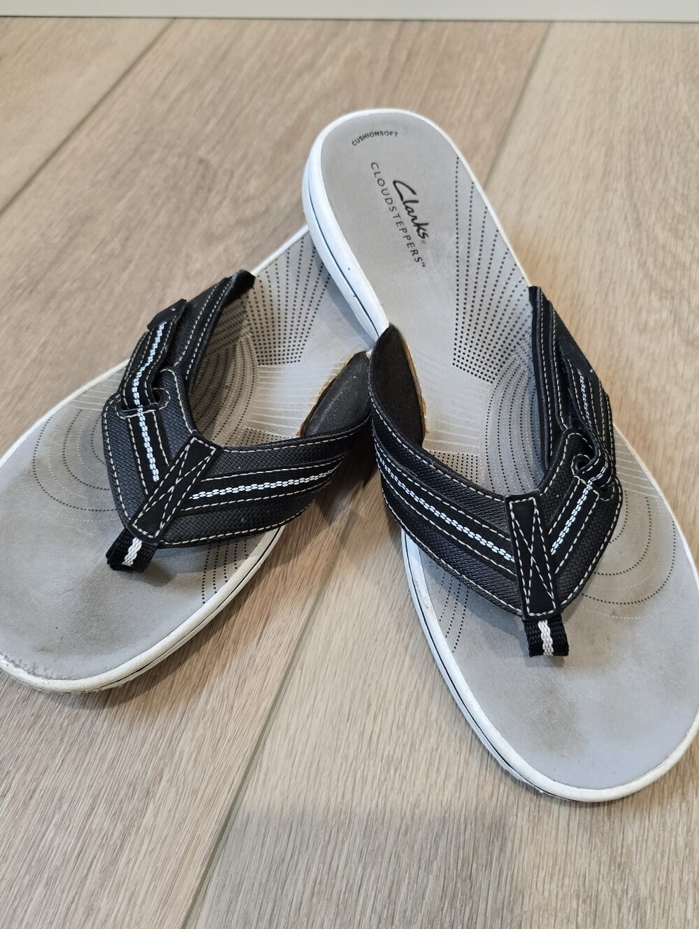 Clarks Cloudsteppers Sandals Womens 11 M Black Flat Flip Flop Summer Shoes